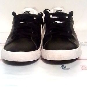 Nike black/white Court Visions size 8 Men